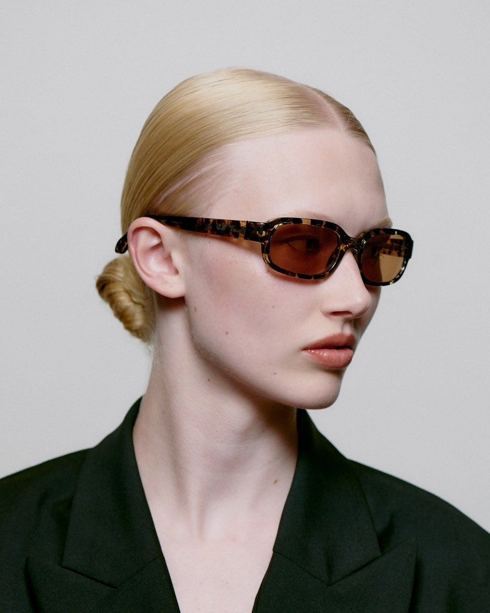 A.KJAERBEDE Will Black/Yellow Tortoise, Gafas de Sol