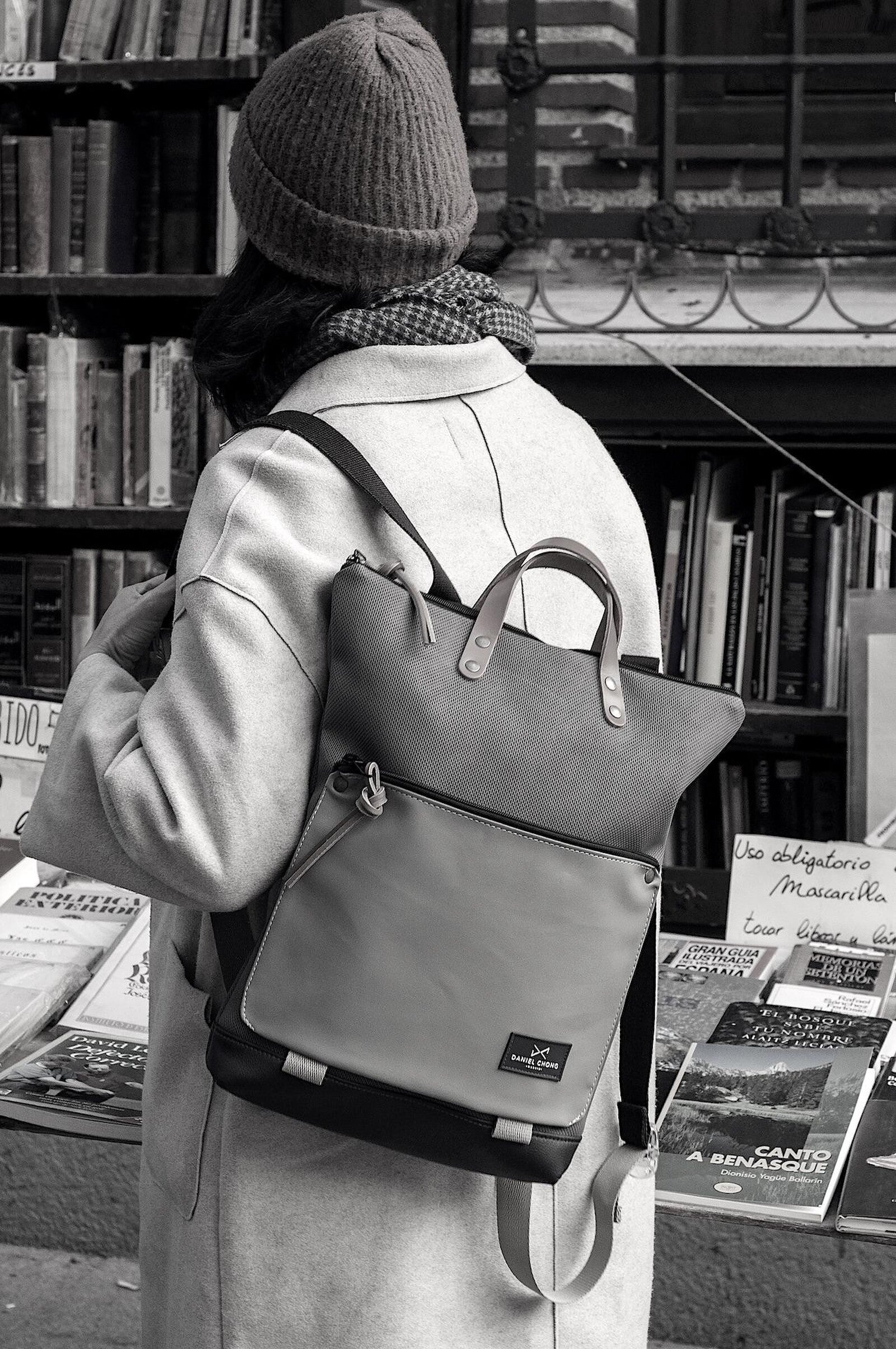 Mochila Daniel Chong Book Holder impermeable con bolsillo trasero negro