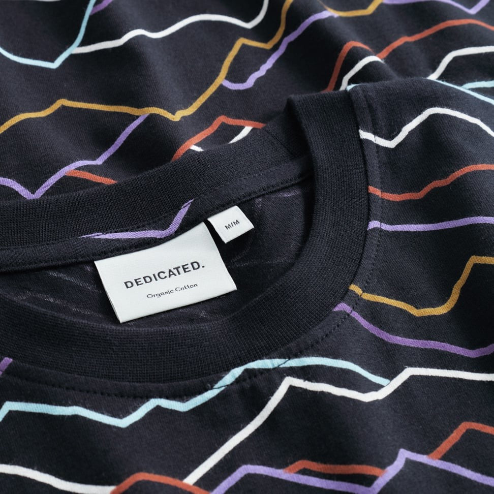 Camiseta Dedicated Stockholm Line Mountains Negro