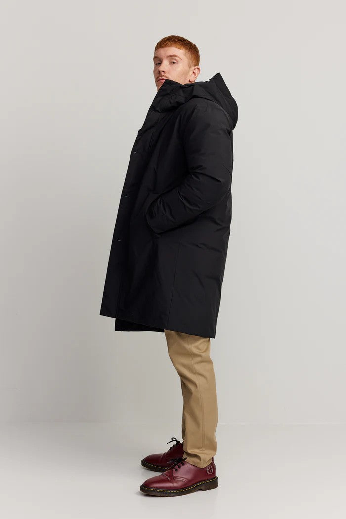 Abrigo Makia Monollith Jacket Negro